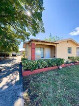 1814 Washington St in Hollywood, FL - Building Photo