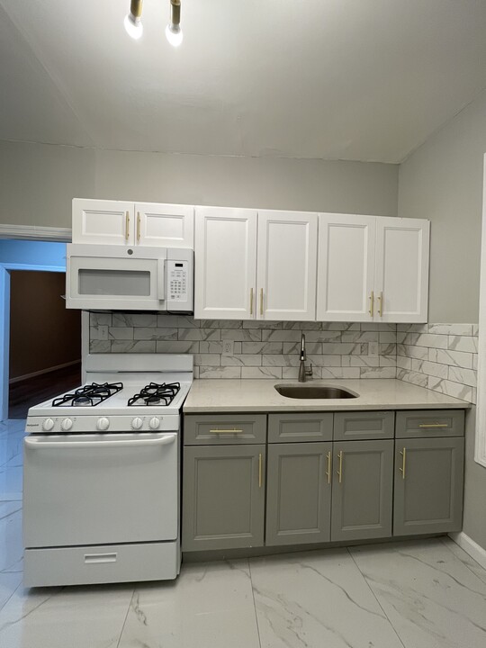 245 Lexington Ave, Unit 3 in Jersey City, NJ - Building Photo