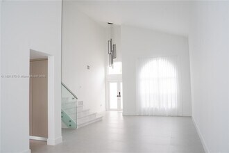 10996 NW 58th Terrace in Doral, FL - Building Photo - Building Photo