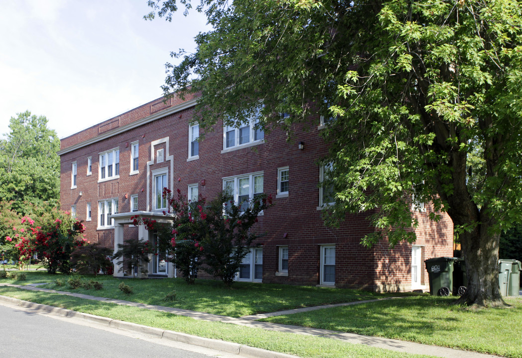 Commonwealth Ave in Alexandria, VA - Building Photo