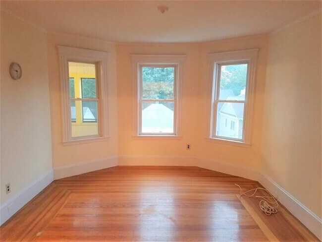 50 Oxford Ave, Unit 3 in Belmont, MA - Foto de edificio - Building Photo
