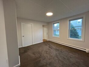 12 Everett St, Unit 12 in Plainville, MA - Foto de edificio - Building Photo