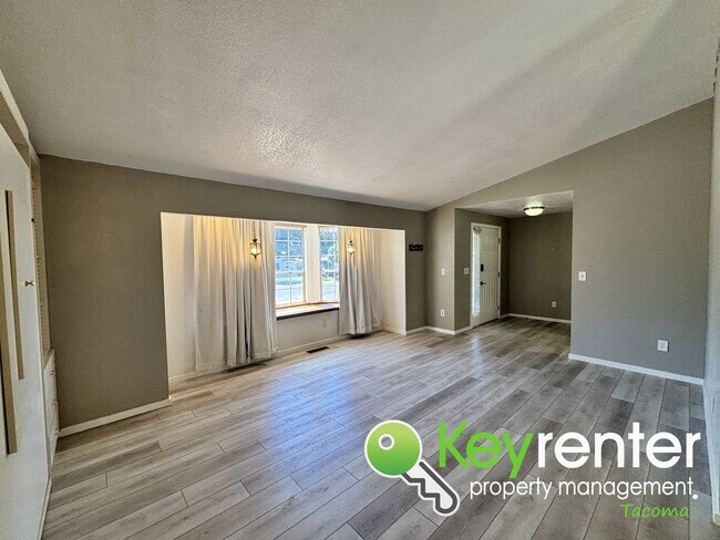 611 Rice Ct in Steilacoom, WA - Foto de edificio - Building Photo