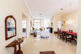 2983 Oakbrook Dr in Weston, FL - Building Photo - Building Photo
