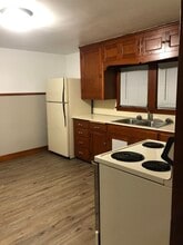 323 W Wheeler Ave, Unit #4 in North Mankato, MN - Building Photo - Building Photo