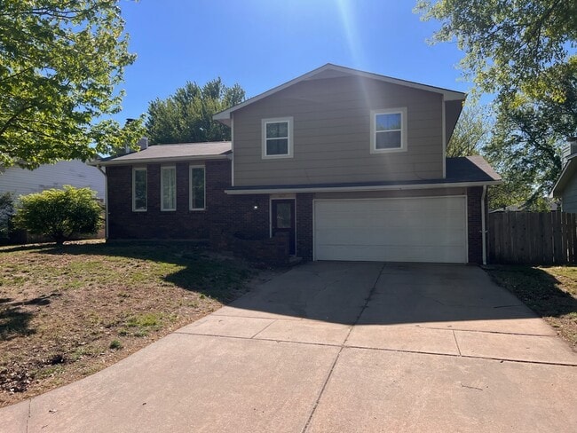 property at 1817 N Evergreen Ln