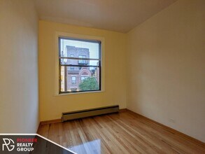 633 W Barry Ave, Unit 401 in Chicago, IL - Foto de edificio - Building Photo