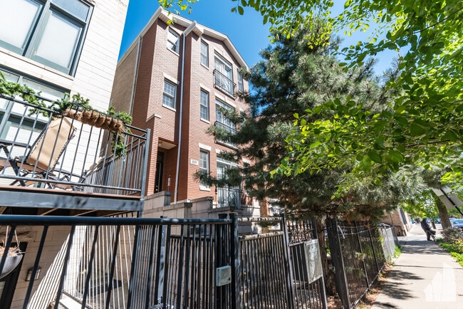 property at 819 N Wood St