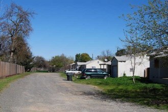 4309 18th Ave in Sacramento, CA - Foto de edificio - Building Photo