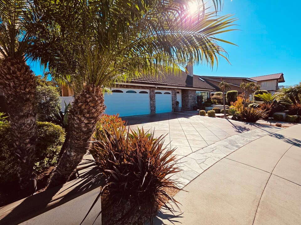 8612 Naples Dr in Huntington Beach, CA - Building Photo