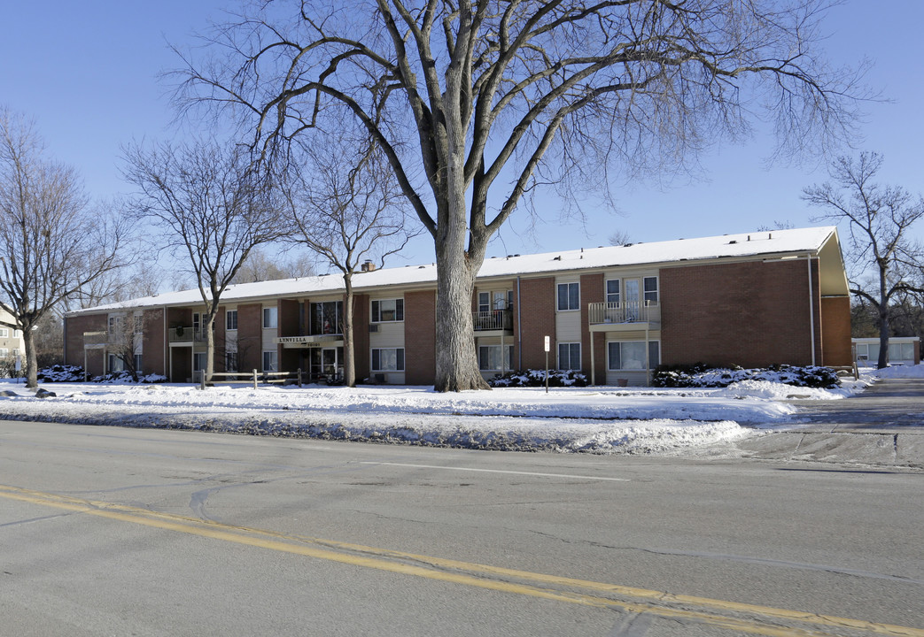 Lyn Villa Apartments in Bloomington, MN - Building Photo