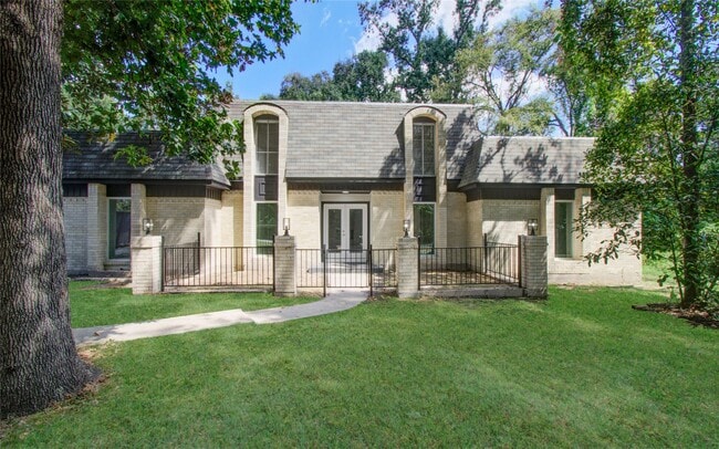 property at 619 River Plantation Dr