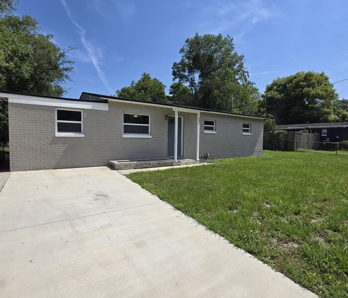341 Parkwood Dr in Orange Park, FL - Building Photo
