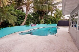 113 Park Ln E in Hypoluxo, FL - Building Photo - Building Photo