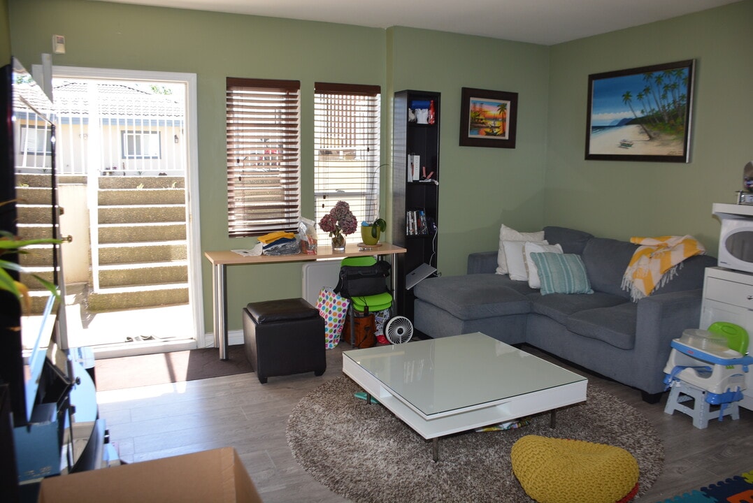 448 64th Av E in Vancouver, BC - Building Photo