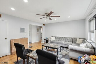 172 Evergreen Rd in Edison, NJ - Building Photo - Building Photo