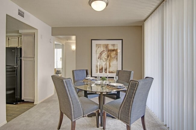 Mirador in Phoenix, AZ - Foto de edificio - Building Photo