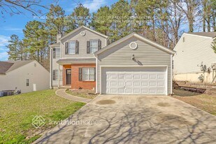 5765 Old Carriage Dr in College Park, GA - Building Photo
