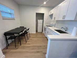 2315 Taylor St in Hollywood, FL - Foto de edificio - Building Photo