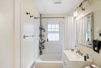 331 Cypress St-Unit -2 in Brookline, MA - Building Photo - Building Photo