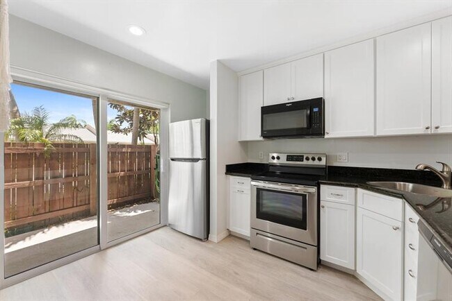 910 Banks Rd in Coconut Creek, FL - Foto de edificio - Building Photo