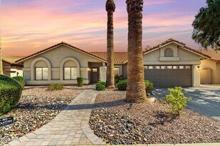 5715 E Campo Bello Dr in Scottsdale, AZ - Building Photo