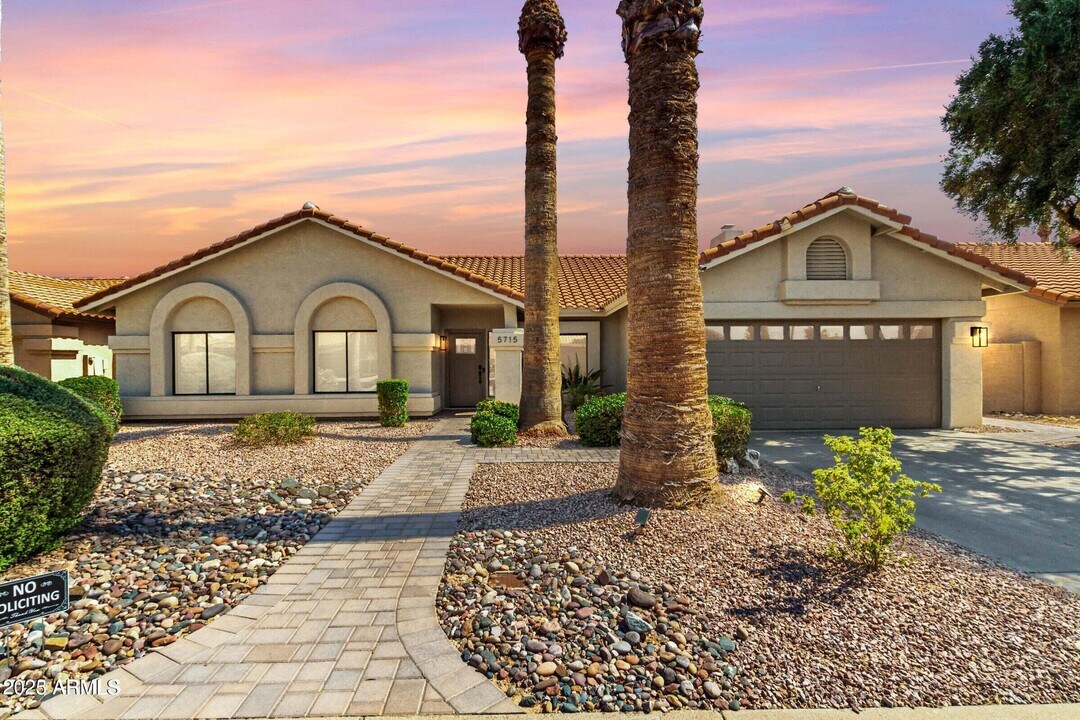 5715 E Campo Bello Dr in Scottsdale, AZ - Building Photo