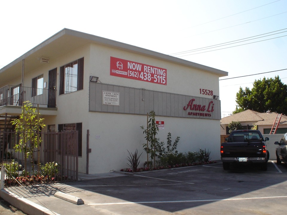 Yona Apartments in Paramount, CA - Building Photo