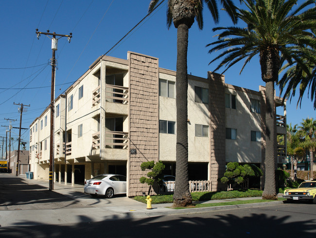 111 10th St in Seal Beach, CA - Building Photo - Building Photo