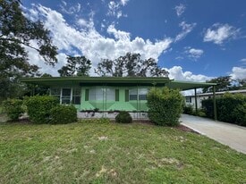 12136 Fairway Ave in Brooksville, FL - Building Photo