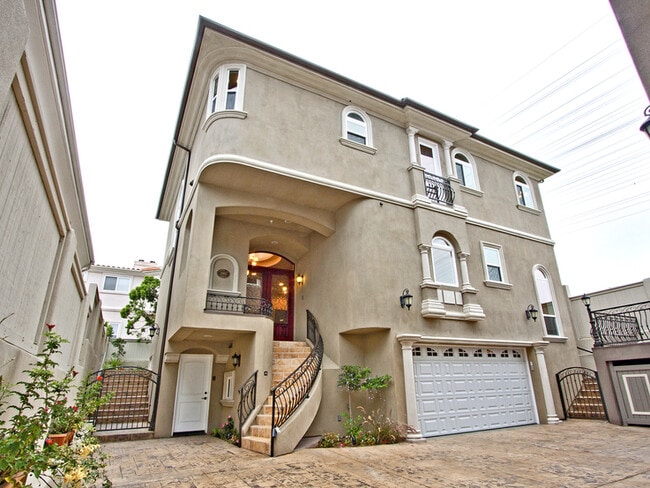2503 Voorhees Ave in Redondo Beach, CA - Building Photo - Building Photo