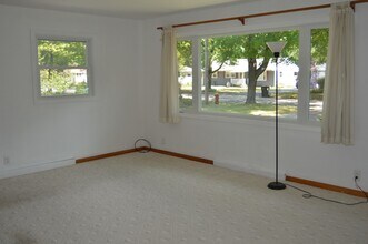 536 Woodland Dr in Traverse City, MI - Building Photo - Building Photo