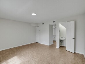 8503 NW 35th Ct in Coral Springs, FL - Building Photo - Building Photo