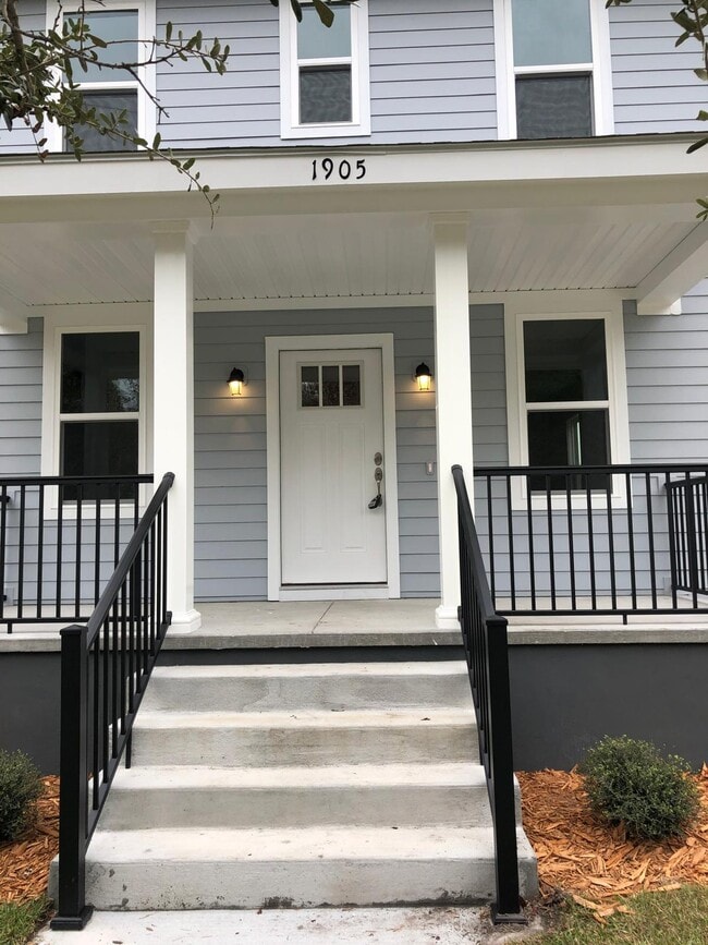1905 Grayson St in North Charleston, SC - Building Photo - Building Photo