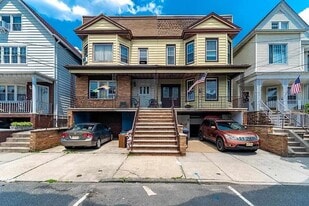 79 W 16th St in Bayonne, NJ - Building Photo