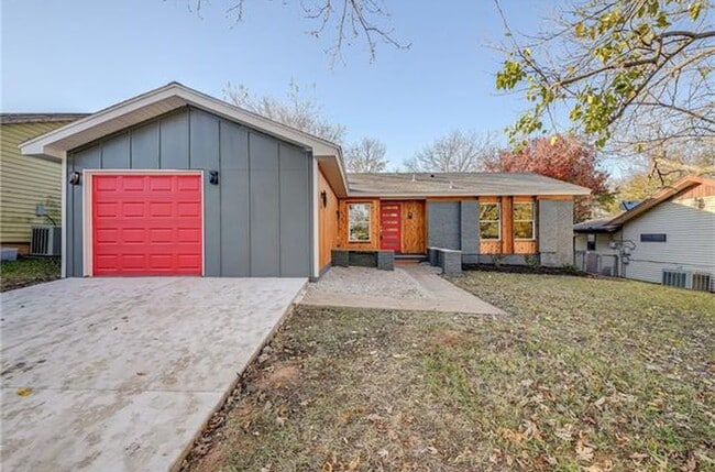 5204 King Charles Dr in Austin, TX - Building Photo - Building Photo
