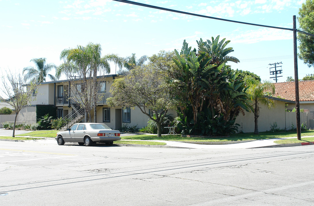 1730 Santa Ana Ave in Costa Mesa, CA - Building Photo