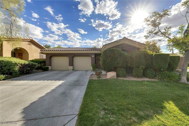 117 Emerald Dunes Cir in Henderson, NV - Building Photo - Building Photo