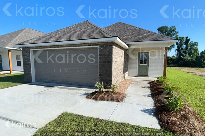 13751 Pinyon Dr in Denham Springs, LA - Building Photo