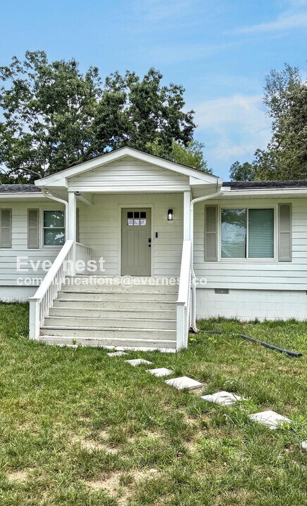 11800 Dolly Pond Rd in Birchwood, TN - Building Photo