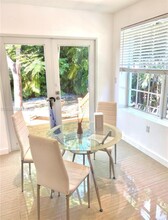 9464 Abbott Ave in Surfside, FL - Foto de edificio - Building Photo