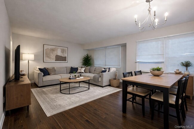 7-7 Lambert Ave in South Farmingdale, NY - Building Photo - Building Photo