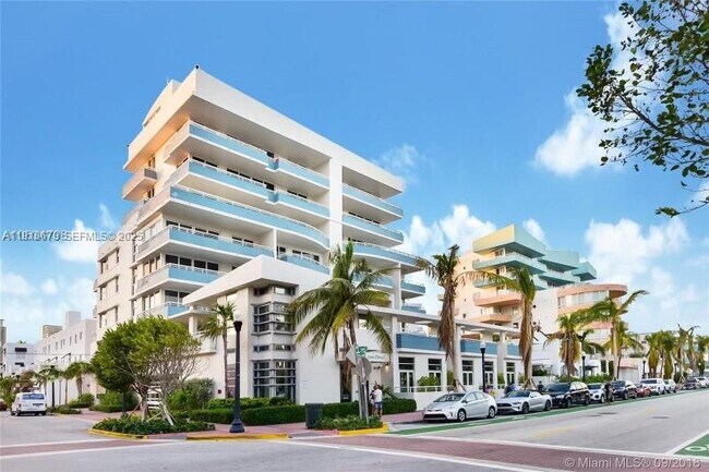 200 Ocean Dr in Miami Beach, FL - Building Photo - Building Photo