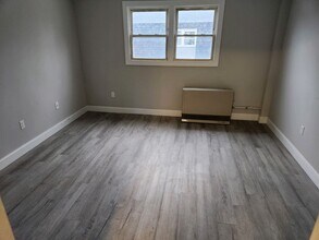 9 Elm St, Unit 9 Elm Street Unit D in Winooski, VT - Building Photo - Building Photo