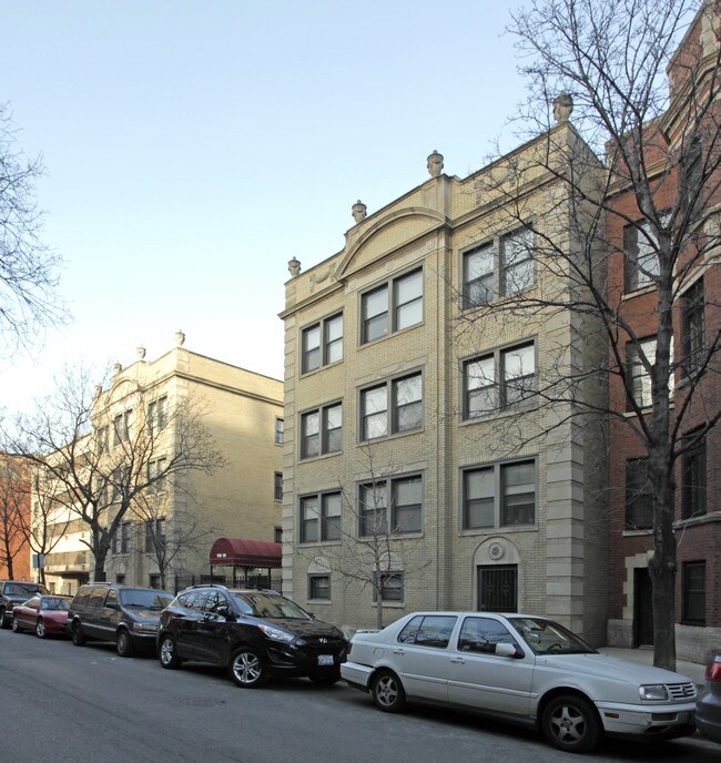 520-28 W. Surf St. in Chicago, IL - Foto de edificio - Building Photo