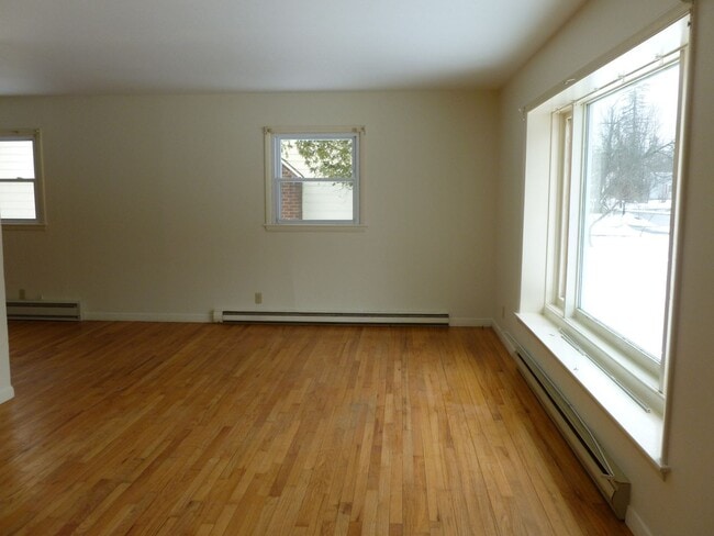 48 Madison St in Hamilton, NY - Building Photo - Building Photo