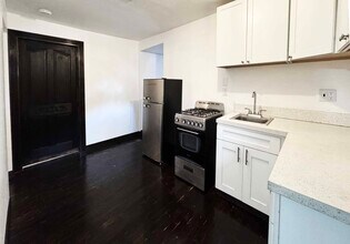1108 N Sweetzer Ave in West Hollywood, CA - Building Photo - Building Photo