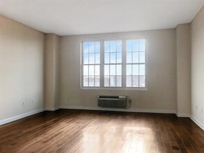 319 Grant Ave in Jersey City, NJ - Building Photo - Building Photo