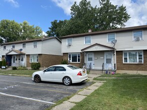 Viola Townhomes in Cheektowaga, NY - Building Photo - Building Photo