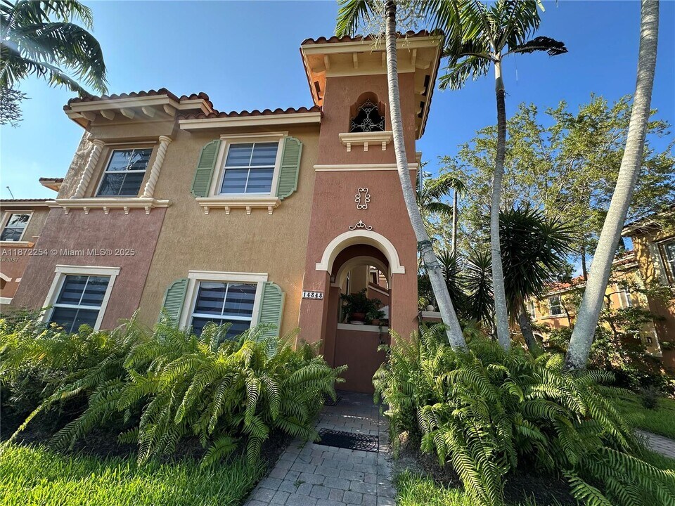 14343 SW 10th St in Pembroke Pines, FL - Building Photo